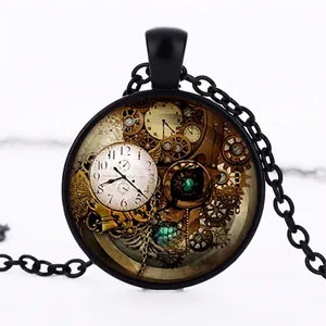 Collier montre steampunk avec engrenages vintage et chaîne en métal noir mat