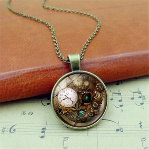 Collier horloge steampunk vintage avec engrenages en bronze et pendentif mécanique
