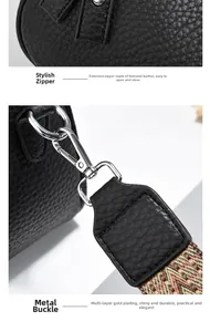 Dettaglio borsa in pelle nera con fibbia in metallo argento e tracolla intrecciata