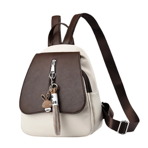 Sac à dos tendance bicolore en cuir PU beige et marron avec pendentif lapin mignon
