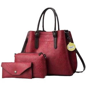 Ensemble 3 pièces de sacs en cuir gaufré rouge comprenant cabas et pochette assortie