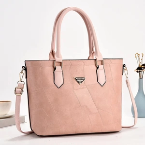 Borsa tote in pelle patchwork rosa con manici dorati e tracolla regolabile