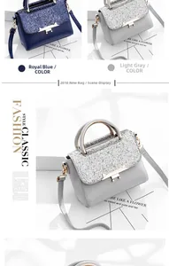 Detalle de bolsos de lentejuelas azul real y gris claro con cierres metálicos de gato