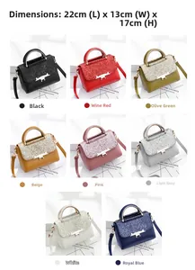 Vista detallada del mini bolso con strass, medidas 22cm x 13cm x 17cm y opciones de color