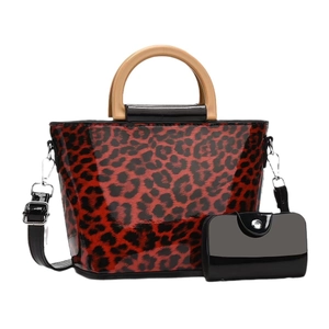 Set borsa a mano leopardata alla moda con manici in legno e tracolla lunga