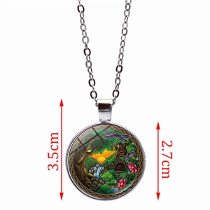 Detail view of Mandala Forest glass pendant with 3.5cm height and 2.7cm diameter specs