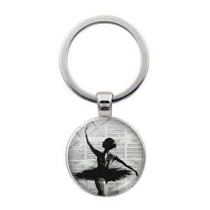 Portachiavi silhouette ballerina con ciondolo in vetro e spartito musicale vintage