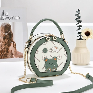 Sac bandoulière rond blanc et vert chic avec imprimé ours et bandoulière chaîne dorée