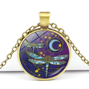 Collier mandala vintage avec pendentif artistique libellule et croissant de lune
