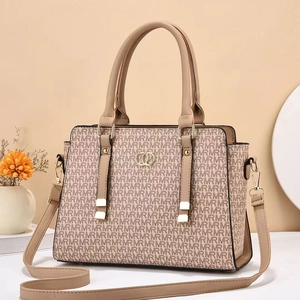 Sac à main beige vintage à monogramme avec finitions dorées et bandoulière amovible
