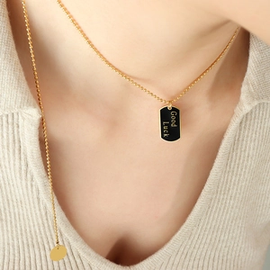 Good Luck Anhänger Halskette 18K Vergoldet Titanstahl Schwarz Emaille Kugelkette Quadratischer Anhänger Schmuck Für Damen