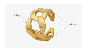 Detailed close-up of chunky gold chain link ring with dimensions 1.5cm width and 2.2cm diameter