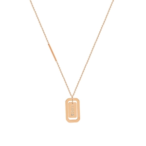 Collana minimalista oro rosa con ciondolo rettangolare Luck e catena a maglie fini