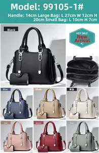 Vue détaillée du grand sac cabas à texture litchi et de son petit porte-monnaie assorti