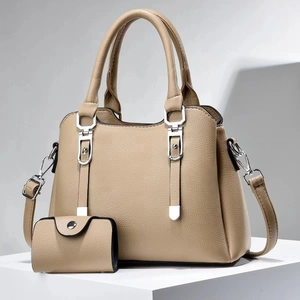 Ensemble deux pièces avec grand sac cabas et mini portefeuille assorti en cuir beige