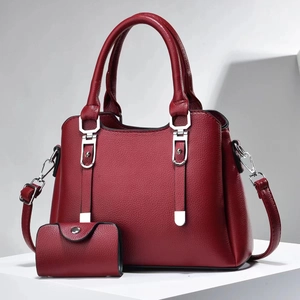 Sac à main bordeaux grainé avec petite pochette assortie et bandoulière amovible réglable