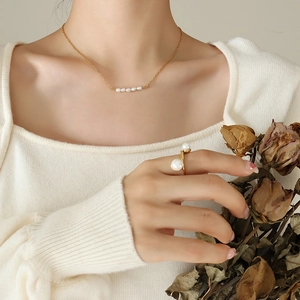 Collier Minimaliste En Perles D Eau Douce Acier Titane Plaqué Or 18K Ras Du Cou Élégant Pour Femme
