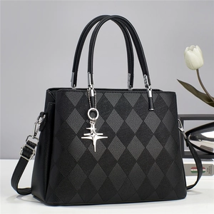 Women Quilted PU Leather Handbag Elegant Large Capacity Shoulder Bag With Star Charm And Adjustable Strap Casual Tote