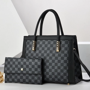 Ensemble sac cabas à damier noir et gris avec portefeuille assorti et détails dorés