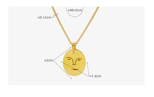 Vue détaillée du collier avec pendentif visage doré incluant dimensions et longueur de chaîne