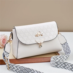 Sac bandoulière blanc chic avec boucle aile dorée et sangle jacquard à motifs
