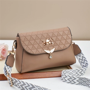 Sac bandoulière à carreaux kaki avec ornement d'aile dorée et bandoulière large à motifs