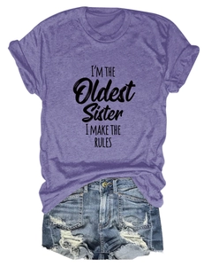 T-shirt violet en coton avec slogan I'M THE OLDEST SISTER et short en jean à plat