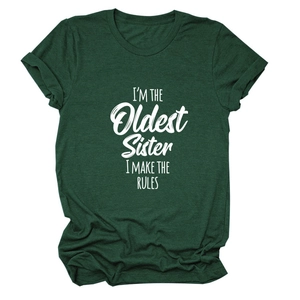 T-shirt femme en coton vert foncé avec slogan blanc I'M THE OLDEST SISTER chic