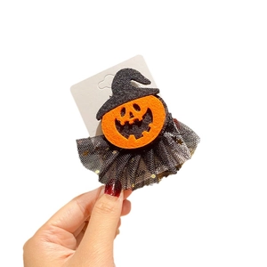 Pince à cheveux citrouille et chapeau de sorcière avec voile en tulle étoilé pour Halloween