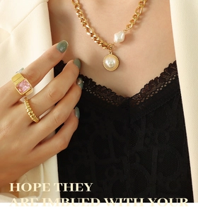 Detail view of 18k gold plated chunky chain necklace with freshwater pearl pendant on model