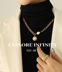 Detailed view of vintage freshwater pearl pendant on a thick 18k gold plated chain necklace
