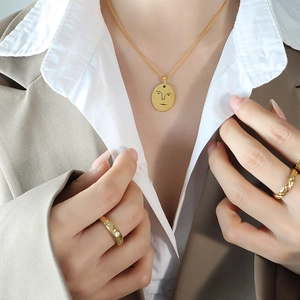 Collier Pendentif Visage Abstrait Minimaliste En Acier Inoxydable Plaqué Or 18K Ovale Smile Line Art Bijoux Femmes