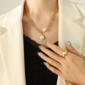 Retro French Style Freshwater Pearl Pendant Necklace 18K Gold Plated Titanium Steel Elegant Jewelry For Women