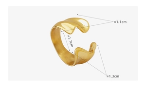 Detailed product dimensions for the irregular gold wave open ring in titanium steel