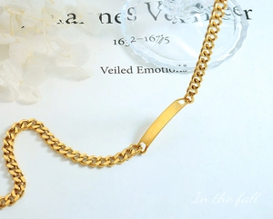 Detail of 18k gold plated geometric rectangle pendant on chunky hip-hop link necklace