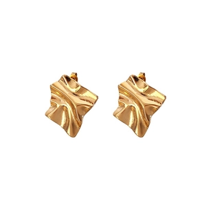 Orecchini a perno quadrati con pieghe irregolari placcati in oro 18K su acciaio