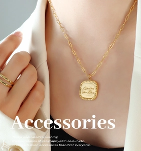 Detail of 18K gold-plated paperclip chain with an engraved square pendant for women