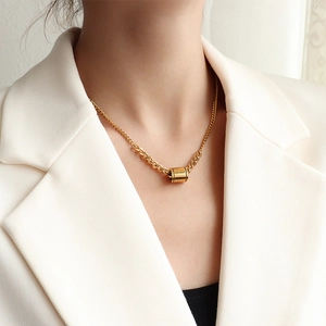 Collier en acier doré à maille gourmette avec pendentif cylindrique gravé your heart