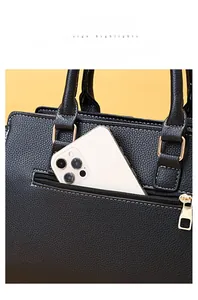 Dettaglio di borsa in pelle nera con tasca posteriore sicura e cerniera dorata
