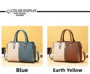 Confronto tra borse shopper blu e giallo terra con trama a scacchi e dettagli dorati