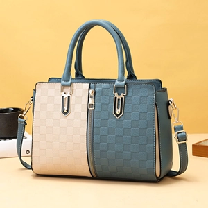 Borsa tote minimalista bicolore blu e beige con trama a scacchi e tracolla