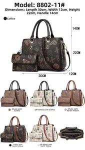 Vue détaillée des dimensions du sac fourre-tout, agencement intérieur et texture en cuir PU
