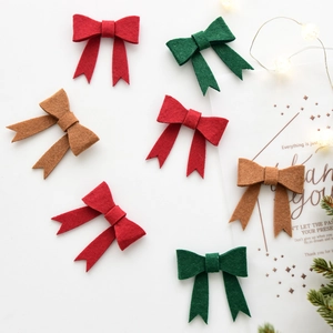 DIY Christmas felt bows in red, green and brown for gift wrapping and tree decor