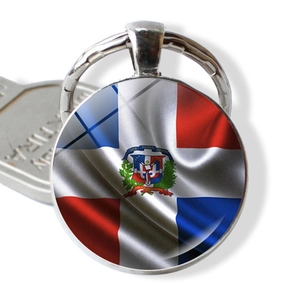 Round silver keychain pendant featuring the Dominican Republic flag under glass dome