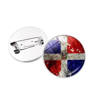 Vues avant et arrière du badge drapeau de la République Dominicaine avec un effet vintage usé