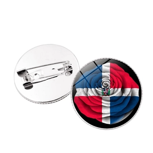 Broche rose drapeau République Dominicaine avec dôme en verre et épingle en métal