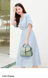 Sac à rabat vert clair avec texture litchi et boucle en métal pour un look estival