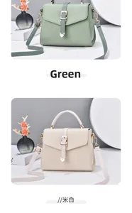 Détail de sacs bandoulière verts et beiges avec texture litchi et boucles cœur en métal