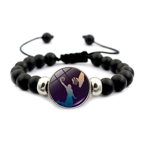 Bracelet de basket réglable en perles noires avec pendentif en verre motif dunker