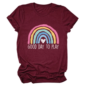 T-shirt da donna bordeaux girocollo con stampa arcobaleno e scritta Good Day to Play